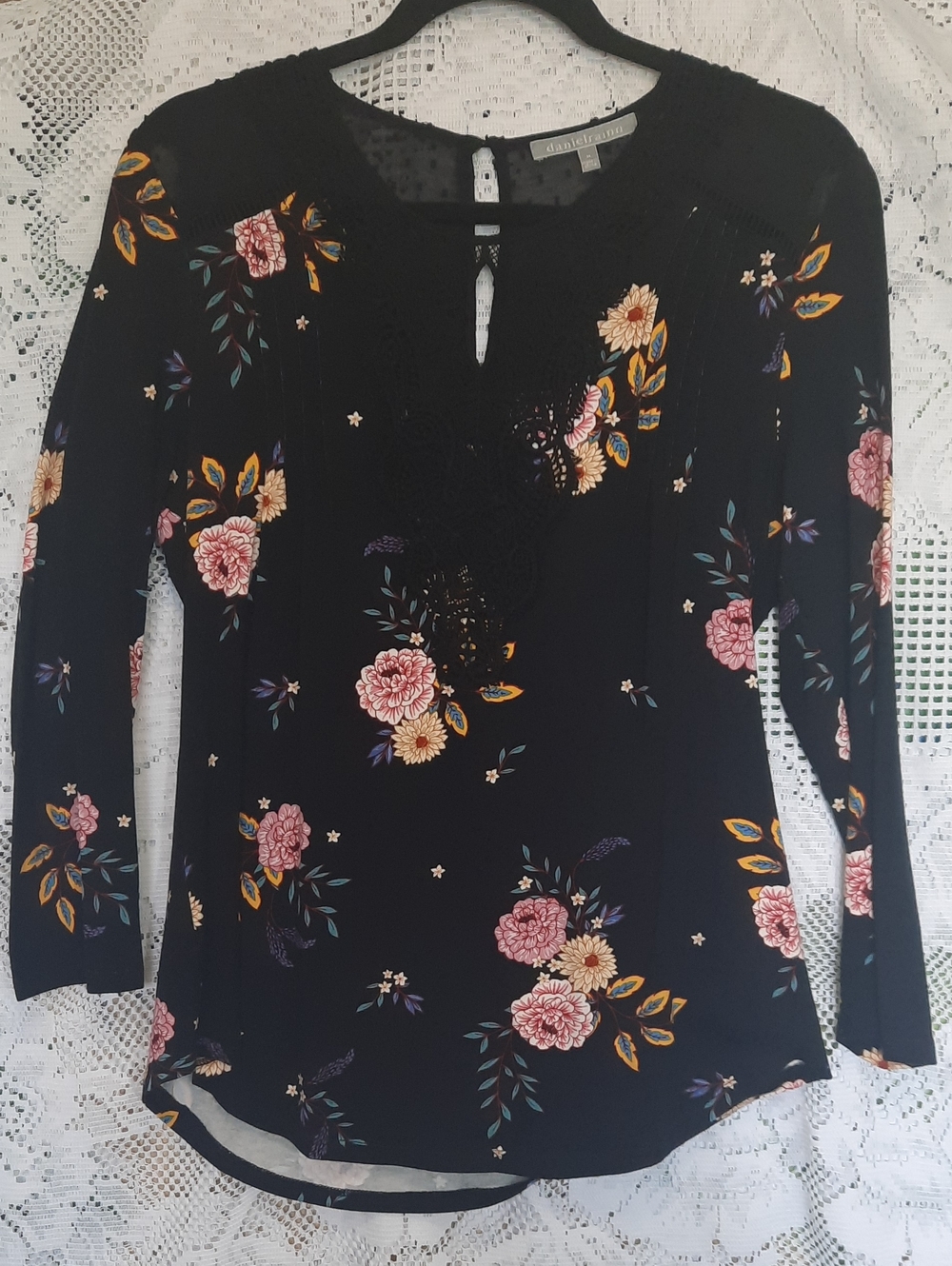 Danielrainn Ladies Dressy black, Flowers Sz. M Blouse